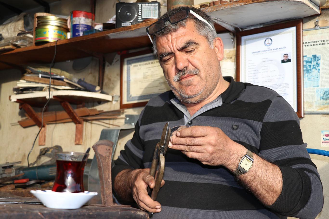 Gaziantep esnafı Regaip Kandili günü işe dua ile başladı Gaziantep esnafı Regaip Kandili günü işe dua ile başladı